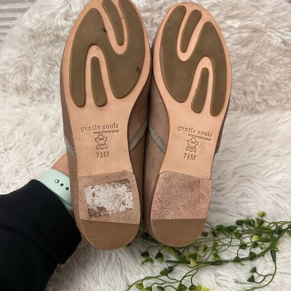 Gentle Souls Edge-Y Beige Neutral Comfy Slip On Flat Leather Loafers Sz 7.5M NEW